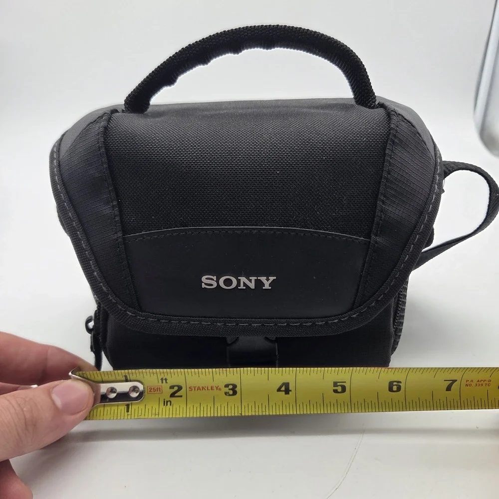 Sony Camera Bag - LCS-U11 - Black - Small Carrying Case with Shoulder Strap EUC